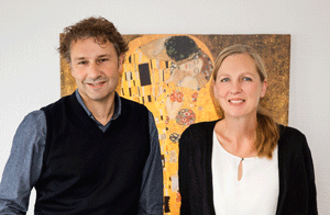 Das Beratungsteam der AWO für Ehe- und Lebensberatung stellt sich gemeinsam vor. team, beratungsteam, mann, frau, porträt, duo, berater, eheberatung, lebensberatung,